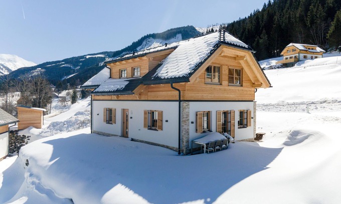 Donnersbachwald Ski Chalet | Detached chalet with Finnish sauna