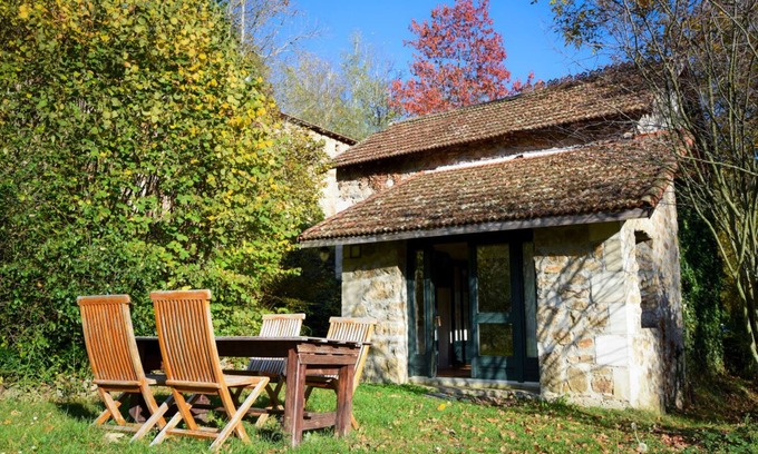 Lafarre House | Detached cottage with terraces Glycine