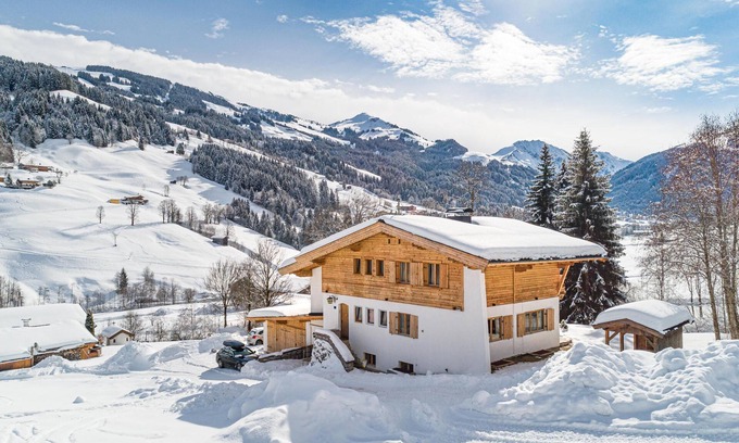Grundau House | Detached group house close to the valley descent Ki-WestBahn