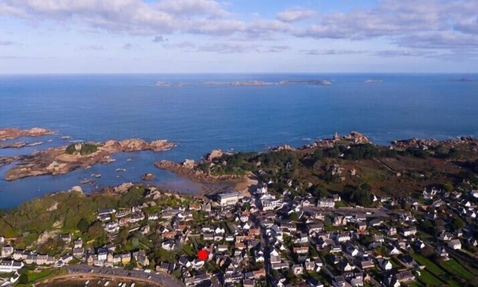 Perros-Guirec House | Detached house in Ploumanach - sleeps 4 (2 adults and 2 children)