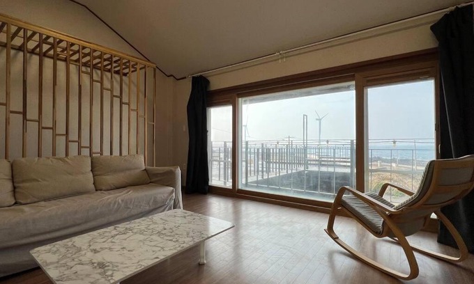 Hallim House | Detached house with the beautiful sunset and the sea.