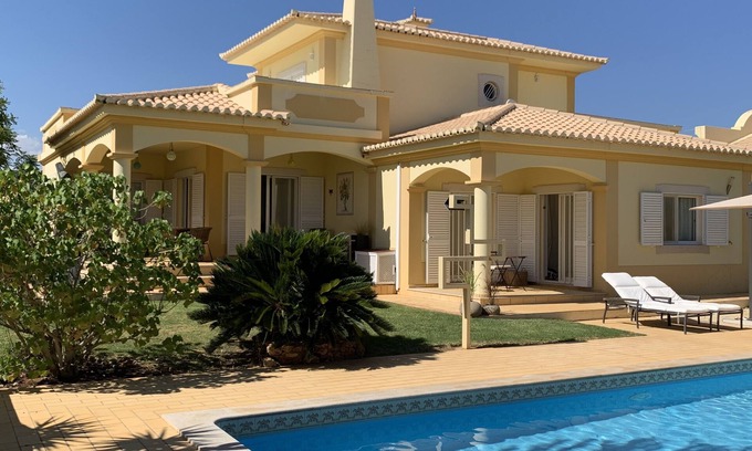 Vale de Seixos House | Detached, private villa with pool in spacious gardens, WIFI, AC