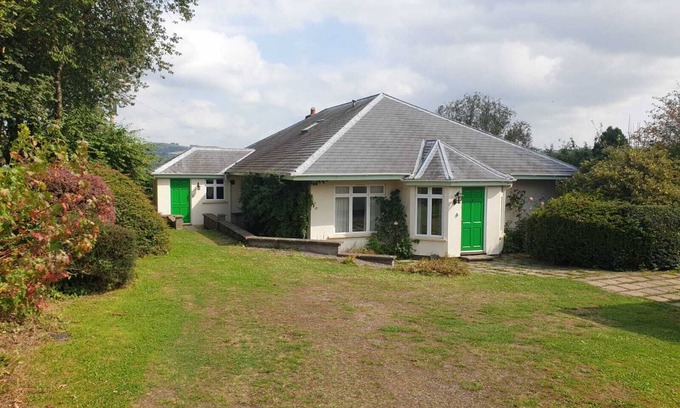 Llandrindod Wells House | Detached rural bungalow, with sunroom, parking and enclosed garden