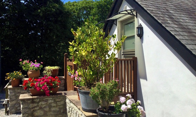 Mullion Apartment | Detached Self-Contained Annexe on edge of Mullion Village