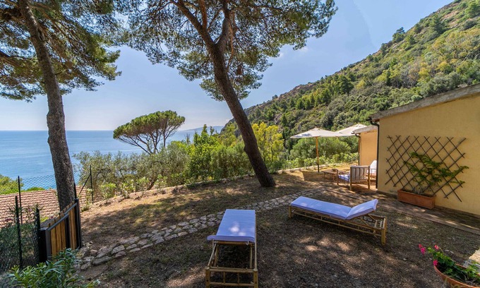 Cala Piccola Apartment | Detached villa by the sea