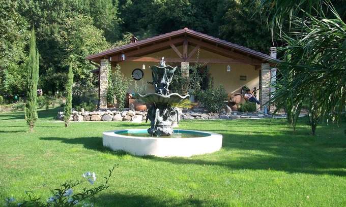 Tresana House | Detached villa with pool on 5ooo m2 park ideal for children and dogs