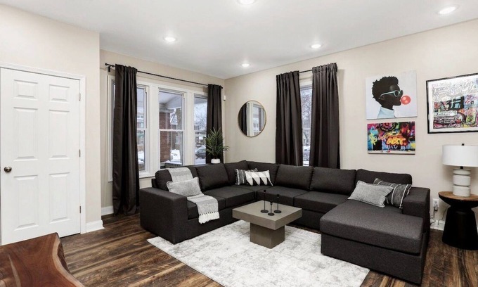 New Center Detroit House | Detroit Mansion in LaSalle Gardens