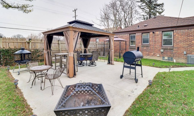 Detroit House | Detroit Retreat w/Gazebo, Fire Pits & Charcoal Grill