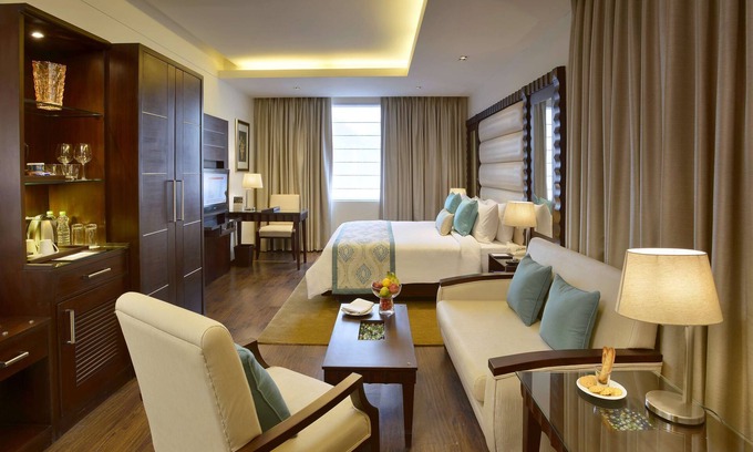 South West Hotel | Deventure Sarovar Portico Kapashera
