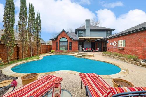 Flower Mound House | DFW Getaway - 4 Bedrooms Pool Oasis Media Room