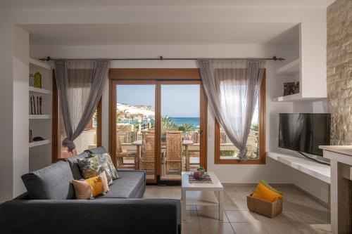 Lygaria House | Diamanti Residence Beachfront Green apt-Ligaria