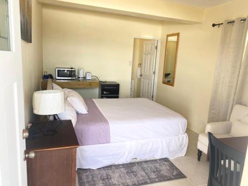 Moonhole Hotel | Diamond Inn