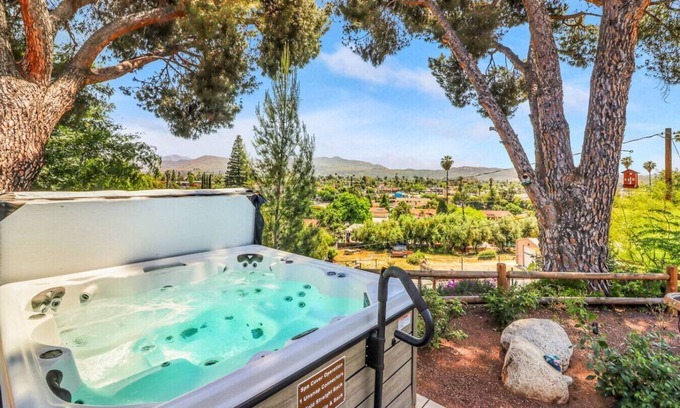 Hemet House | Diamond Retreat-Kid & Pet Friendly.