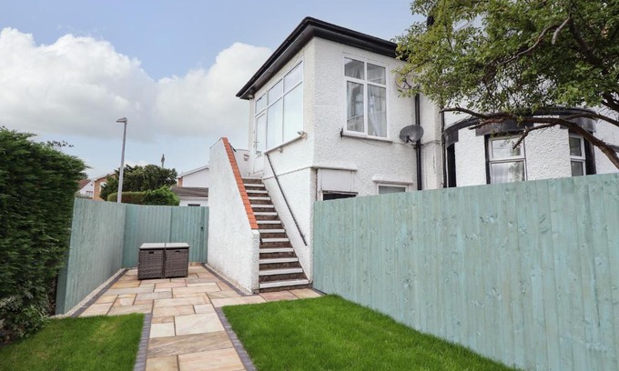 Llandudno Junction Apartment | Dilkusha