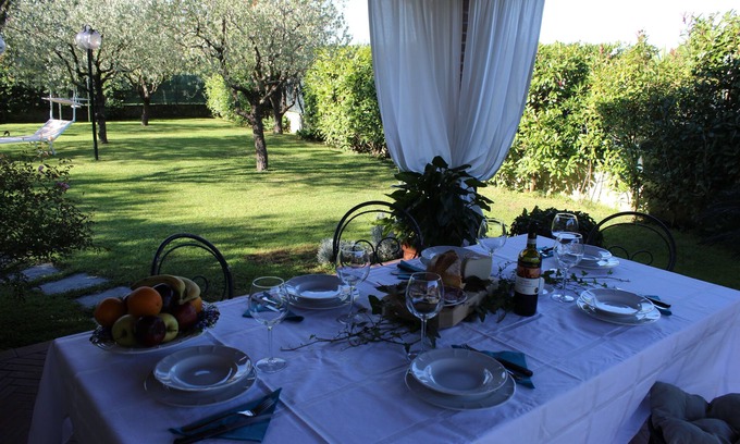Camaiore Villa | "DIMORA DEGLI ULIVI" single villa with fenced garden, privacy, pet friendly
