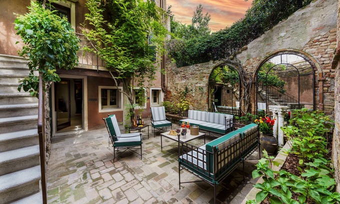 Dorsoduro Apartment | Dimora Orlando with Private Courtyard