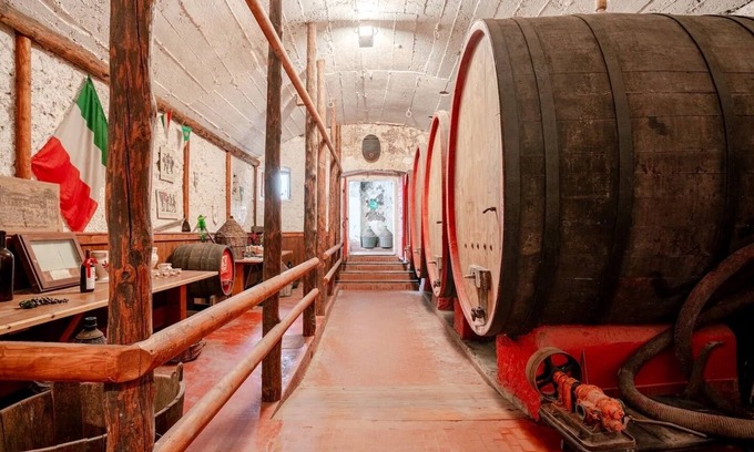 Madonna di Tirano House | Dimora Perla di Villa: Historic Wine Retreat & Cellar Tour near Bernina Express