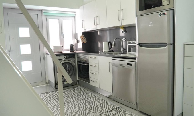 Nazare Apartment | DINA BEACH HOUSE - APARTMENT WITH INTERNET