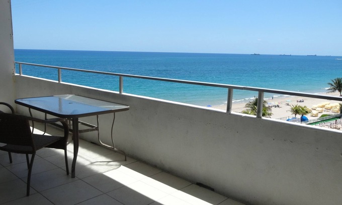 Galt Mile Condo | DIRECT OCEAN FRONT 2 BEDROOMS/2BATH HUGE BALCONY OVERLOOKS POOL, TIKI BAR, BEACH