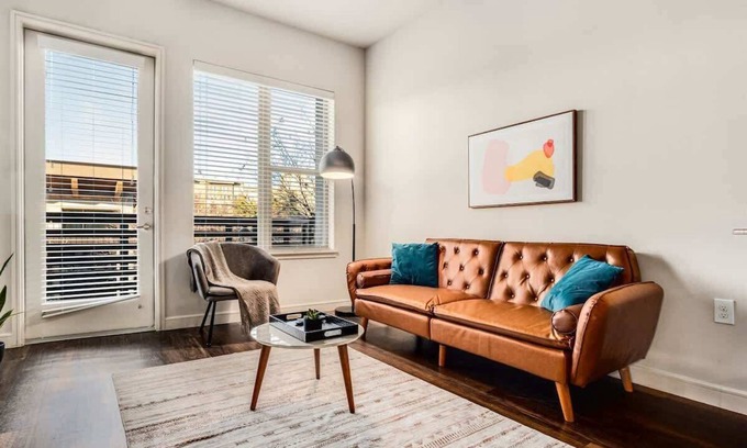 Richardson Apartment | Direct Trail Access! Parking, Pool, Gym 01