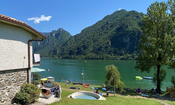Idro Apartment | Directly on the lake with terrace