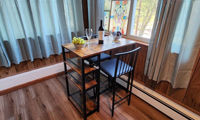 Johnstown House | Discount 50% for parties less than 3. Spacious 3 BR house in great location.