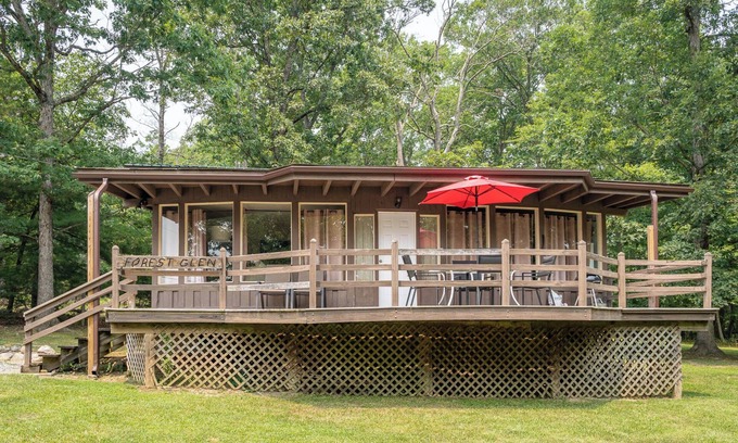 Luray Cabin | Discover serenity in our 3-bedroom cabin, 20 minutes from stunning Luray Caverns