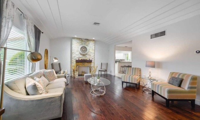 Northeast Miami House | Discover Serenity in this Tranquil Miami Home