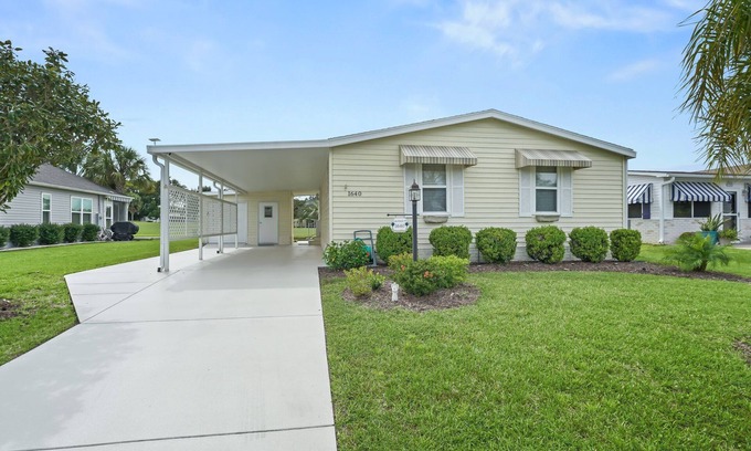 The Villages House | Discover the Ultimate Comfort and Convenience in Country Club Hills!
