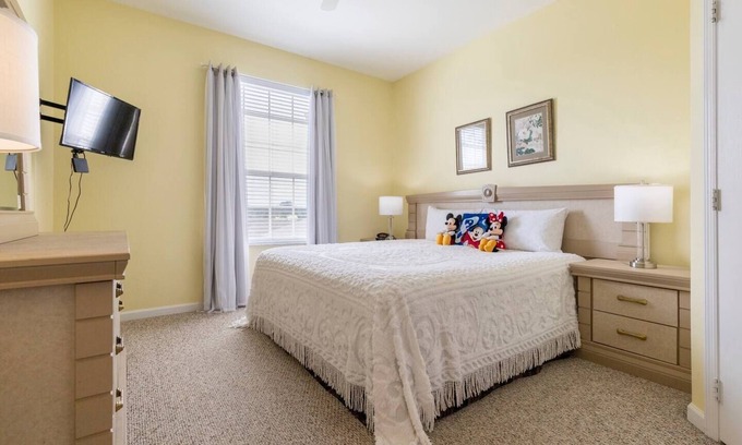 Windsor Palms Condo | Disney, Universal, Seaworld, Orlando,MCO Airport. No resort, parking, wi-fi fee