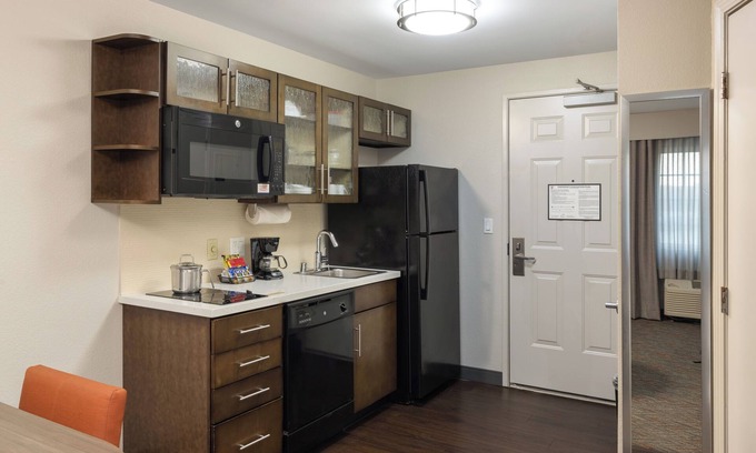 Anaheim Resort House | Disneyland Adventure! Outdoor Pool, Shuttle Service, Onsite Parking!