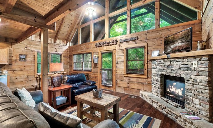 Gatlinburg - Pigeon Forge House | Distilled Memories