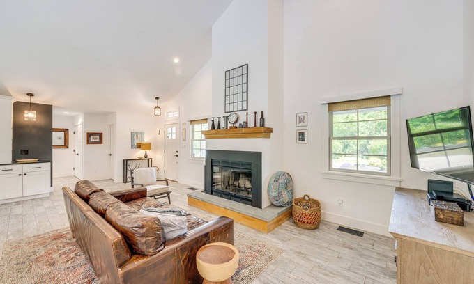 Hampton Bays House | Distinctive Hamptons Home w/Pool Near Bay, Ocean