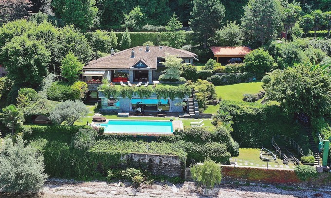 Ispra Villa | Distinctive stylish villa with pool directly on the lake shore! - Villa Isa