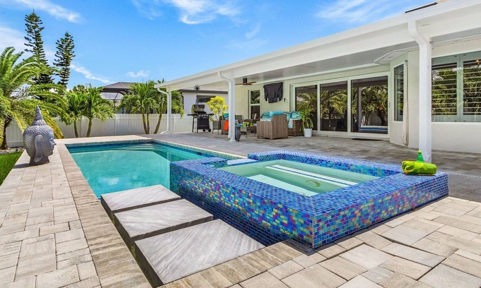 Pelican House | Dive into Fun & Green Bliss at Nature's Retreat - Villa Tree of Life
