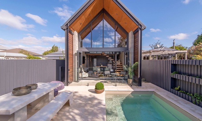 Saint Albans House | Divine on Derby - Christchurch Holiday Home