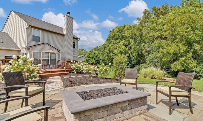 Westfield House | Dntwn Westfield - 10 mins to Grand Park -Sleeps 12 - Walk to restaurants!