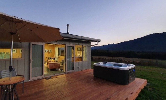 Maruia Cottage | DOC tracks by day, Massage Spa by night.