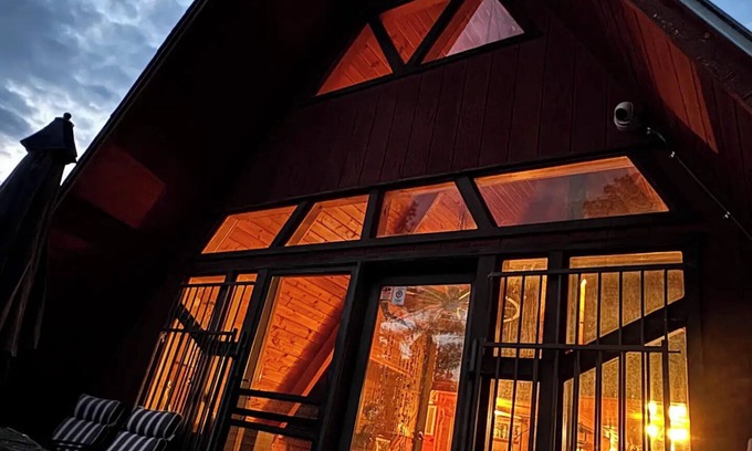 Overgaard Cabin | Doe Cabin Cozy Retreat Among the Pines