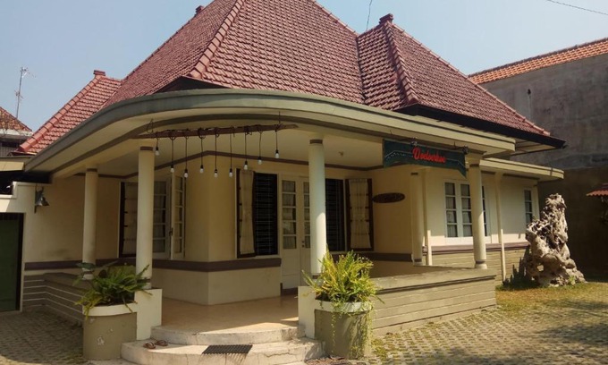 Surakarta House | Doeloerkoe Homestay
