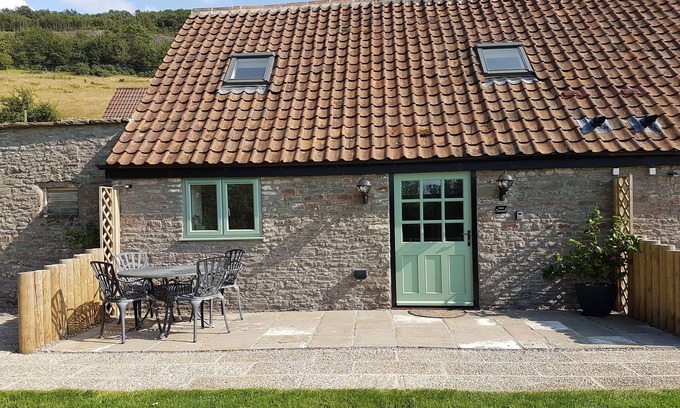 Tickenham House | Dog & family friendly 2 bed barn conversion in country setting
