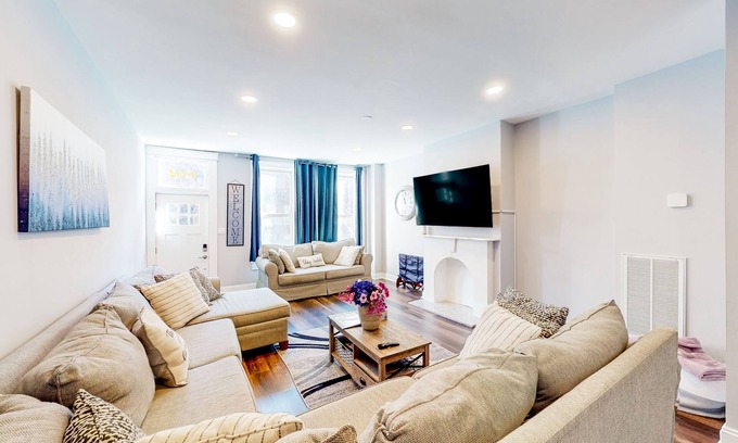 South Baltimore House | Dog-friendly 2-story townhouse in great location with private patio & streaming