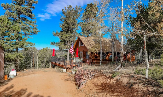 Rainbow Valley Cabin | Dog-friendly cabin with mountain views, fireplace & wraparound deck