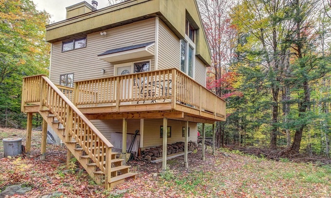Killington House | Dog-Friendly Cottage with Deck & Beautiful Views - Close to Golf, Skiing & Trail
