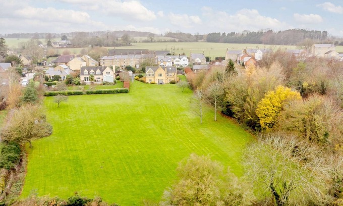 Blockley House | Dog friendly holiday cottage in the Cotswolds with cinema room and superb garden - Landgate House
