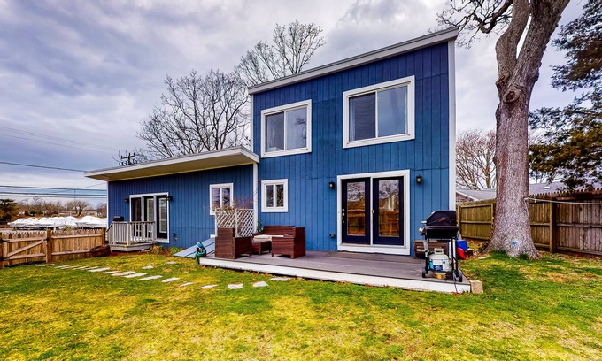 Falmouth Heights House | Dog-friendly home with partial AC, backyard, washer/dryer, WiFi, and gas grill