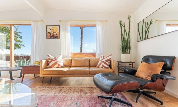 Yucca Valley House | Dog Friendly +Hot Tub +Pool +Fire Pit +King Beds