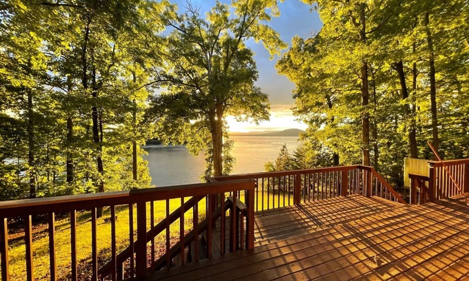 Jefferson City House | Dog Friendly Lakefront Cabin with Amazing Sunset Views & New Boat dock.