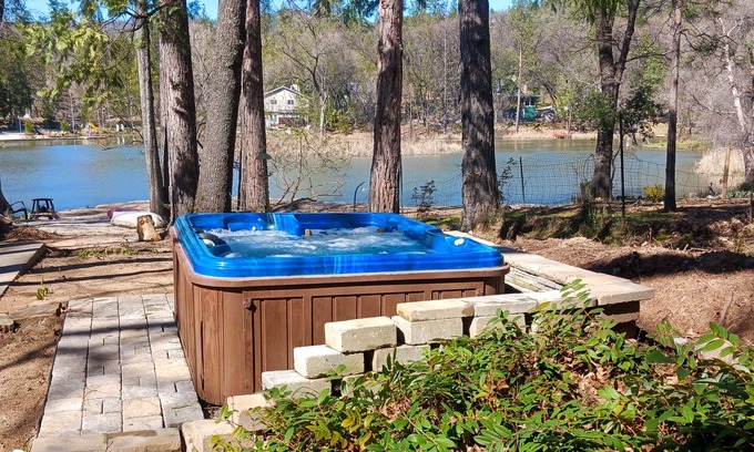 Mono Vista House | Dog-friendly lakefront cabin with canoes, athletic courts, grill, & horse stable