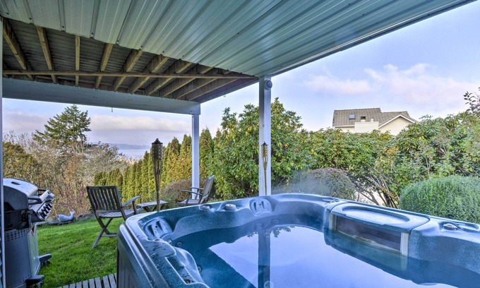 Lakewood Apartment | Dog-Friendly Lakewood Apartment w/ Private Hot Tub